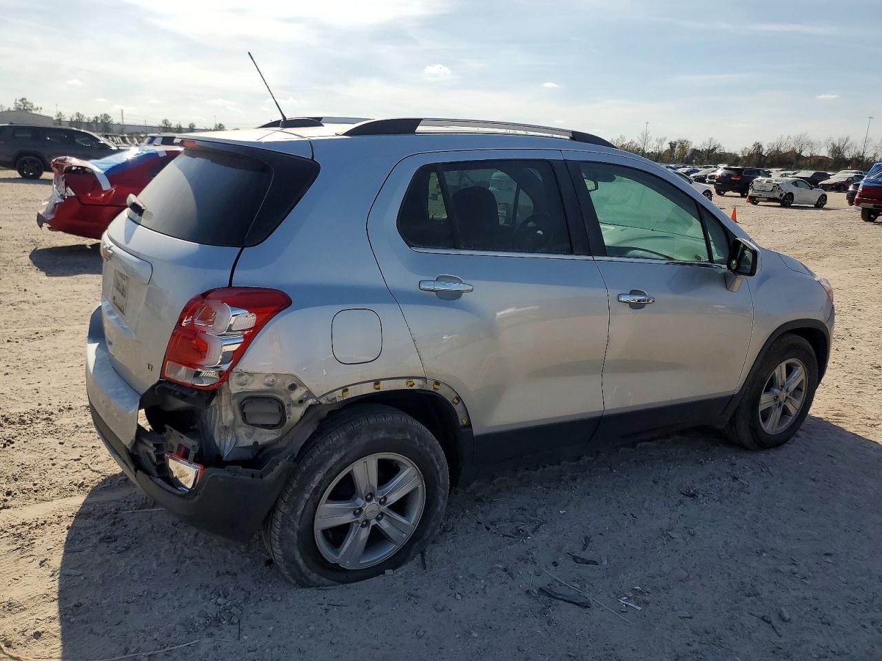 2019 CHEVROLET TRAX 1LT photo 3