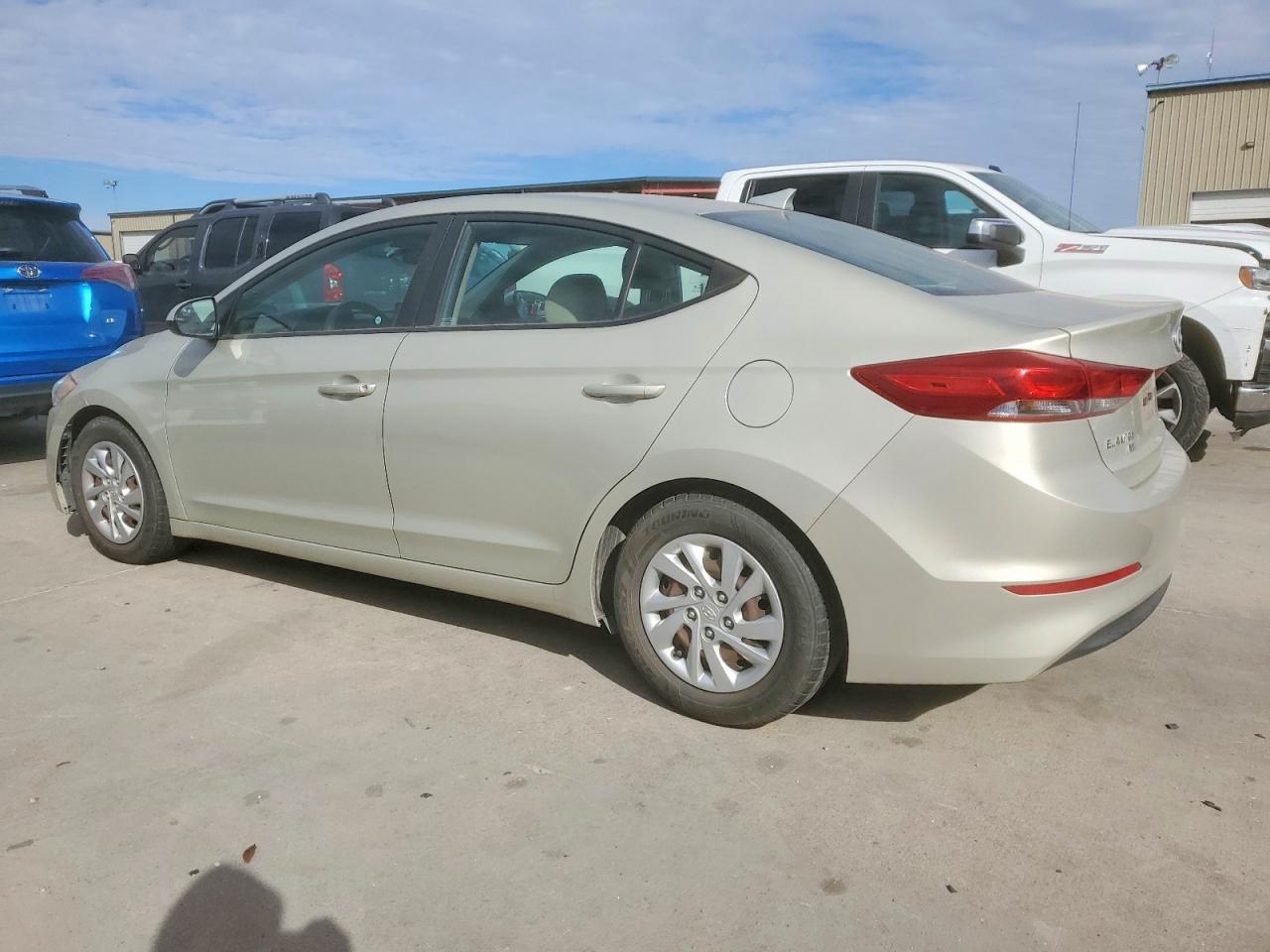 2017 HYUNDAI ELANTRA SE photo 2