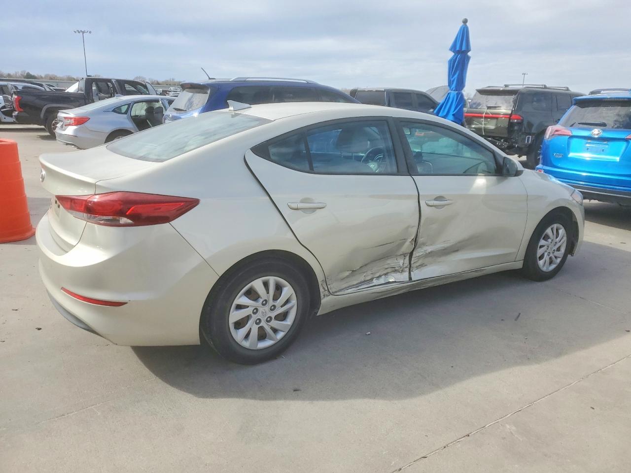 2017 HYUNDAI ELANTRA SE photo 3