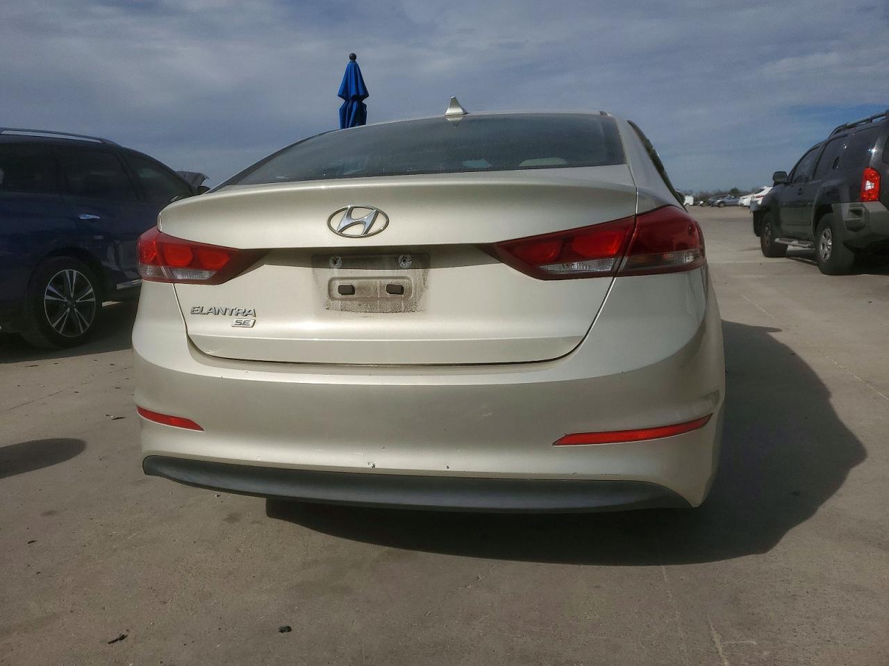 2017 HYUNDAI ELANTRA SE photo 6