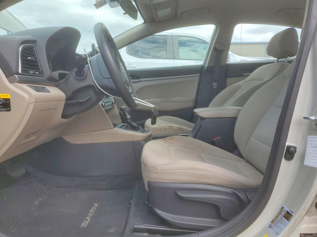 2017 HYUNDAI ELANTRA SE photo 7