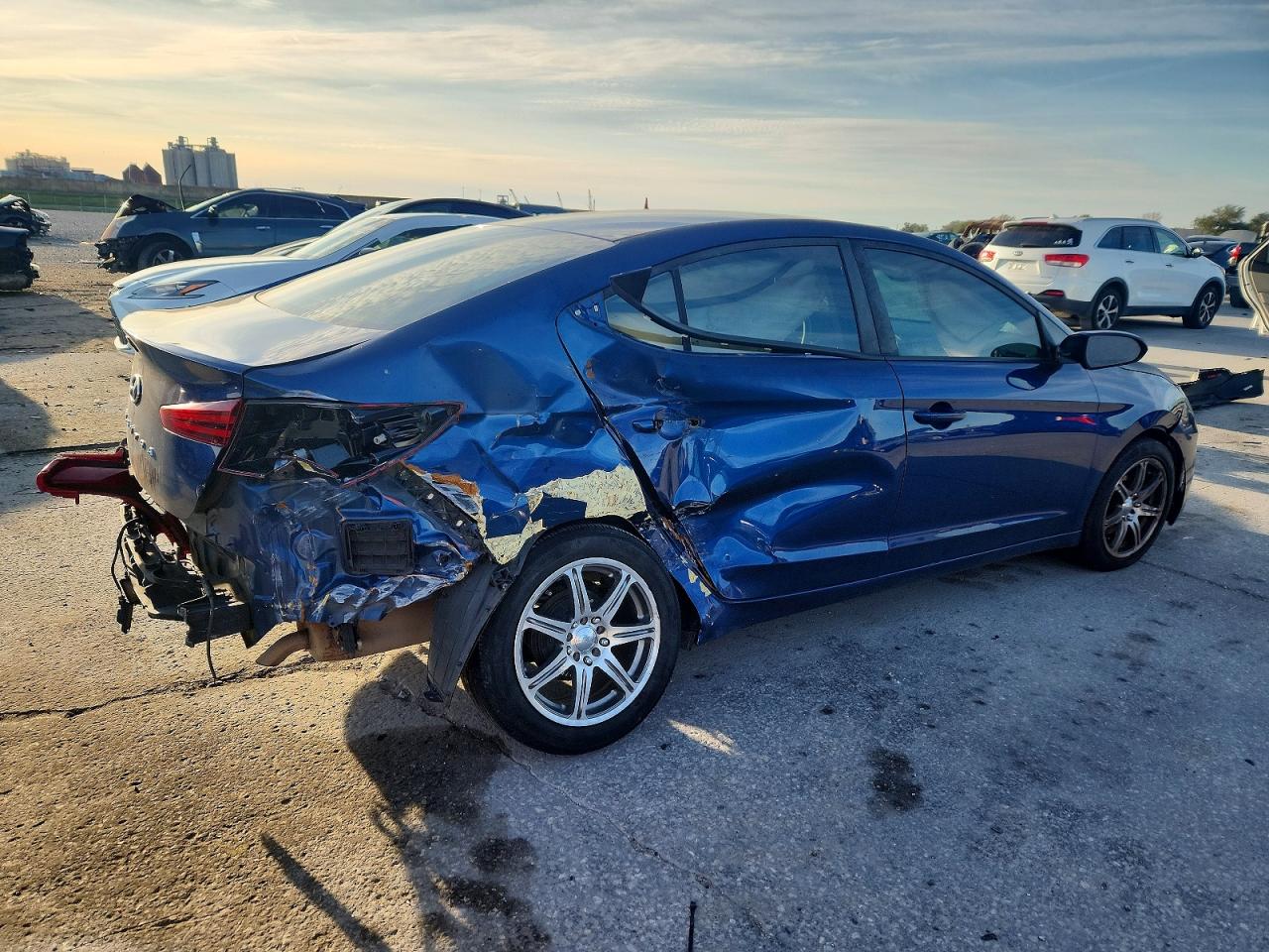 2019 HYUNDAI ELANTRA SE photo 3
