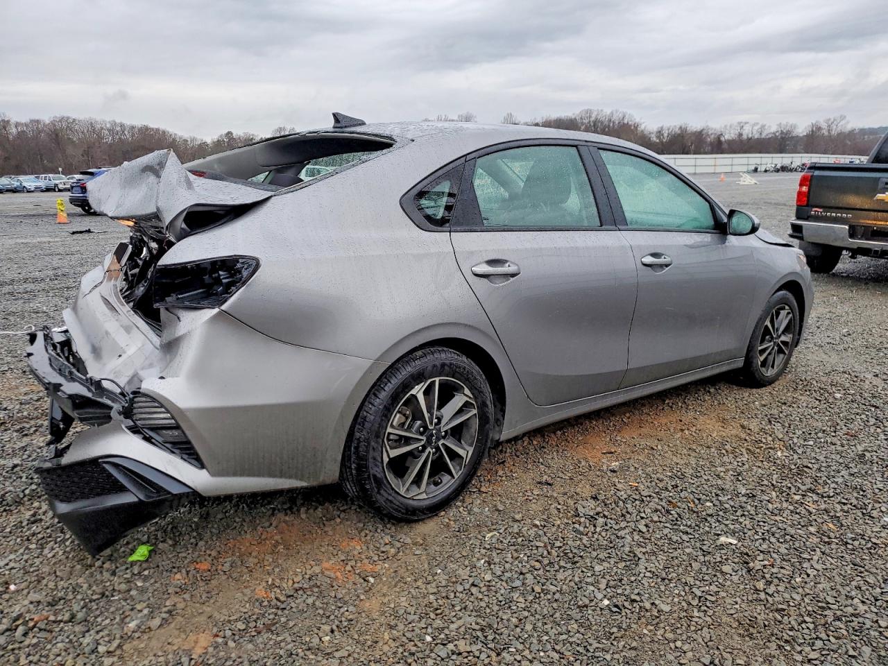 2024 KIA FORTE LX photo 3