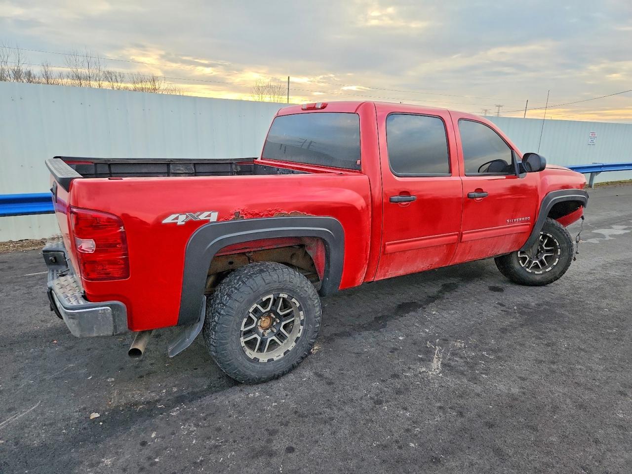 2010 CHEVROLET SILVERADO K1500 LT photo 3