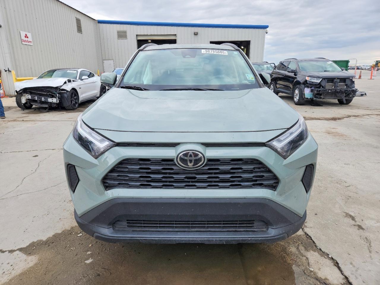 2022 TOYOTA RAV4 XLE photo 5