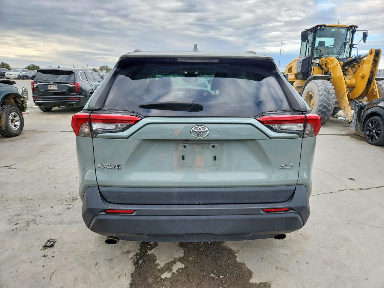 2022 TOYOTA RAV4 XLE photo 6