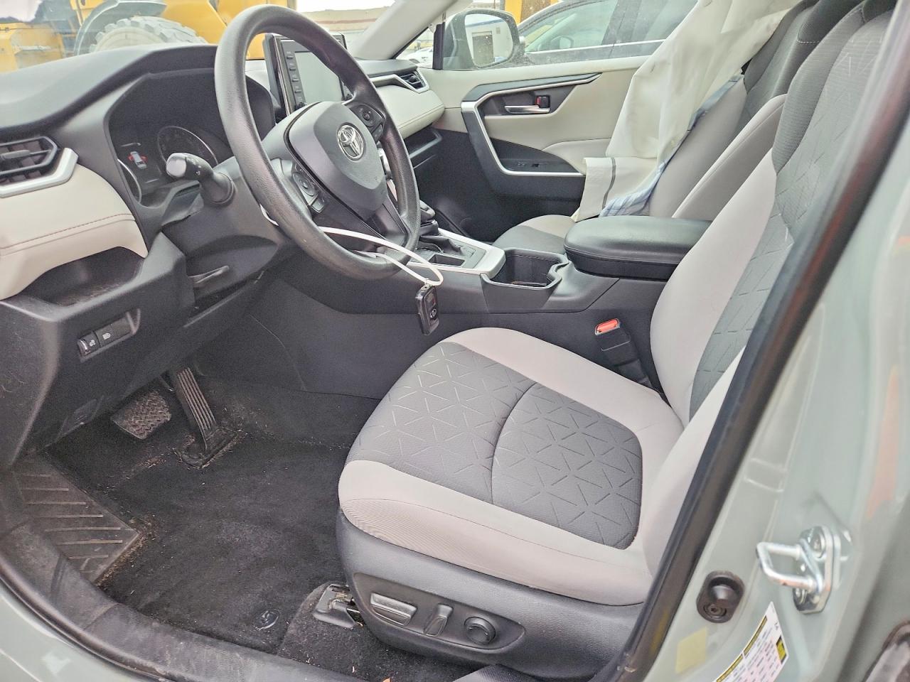 2022 TOYOTA RAV4 XLE photo 7
