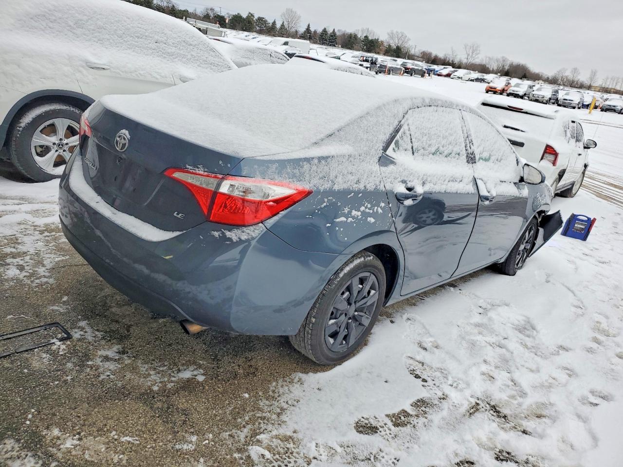 2015 TOYOTA COROLLA L photo 3