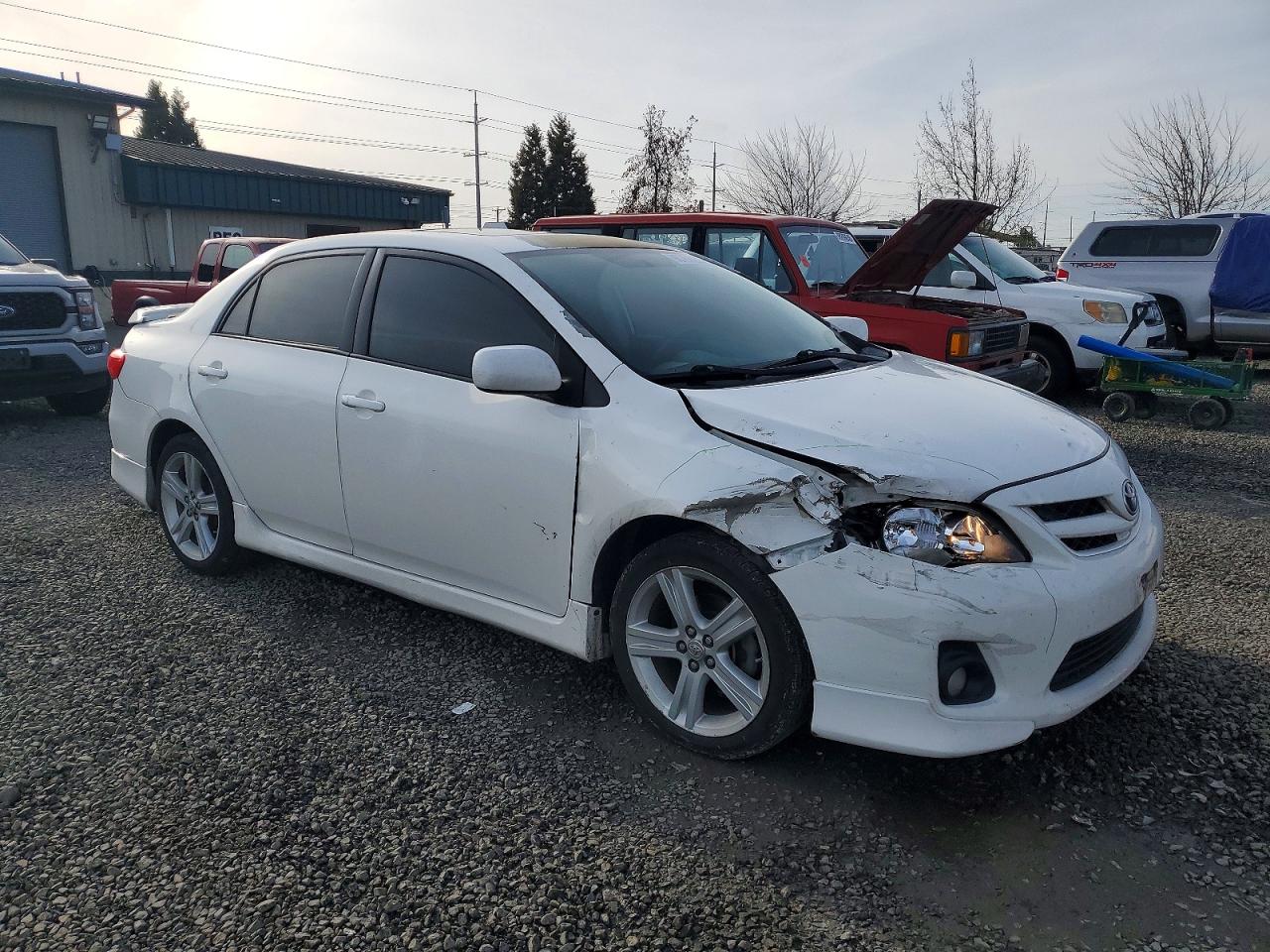 2013 TOYOTA COROLLA BASE photo 4