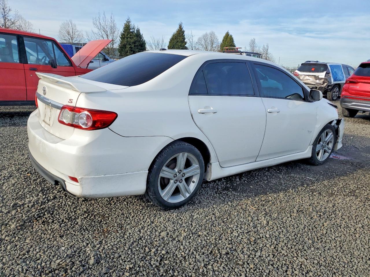 2013 TOYOTA COROLLA BASE photo 3