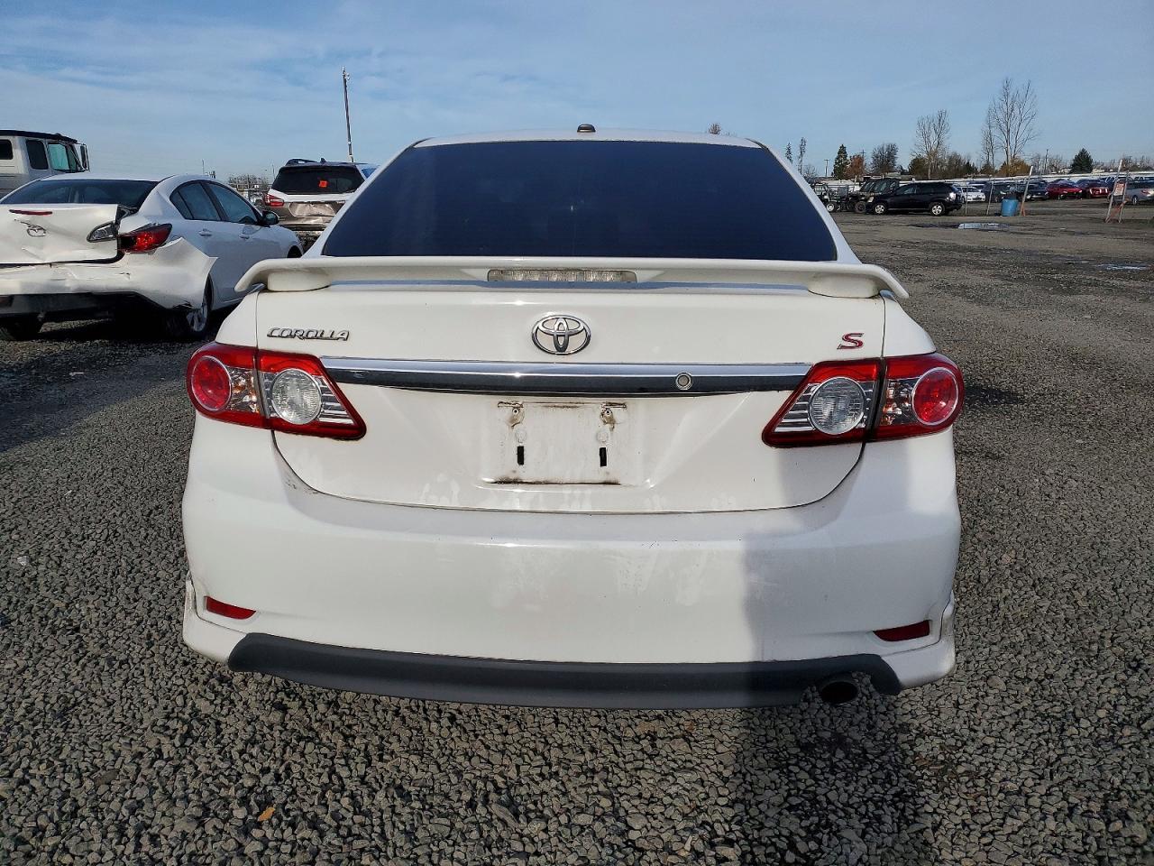 2013 TOYOTA COROLLA BASE photo 6