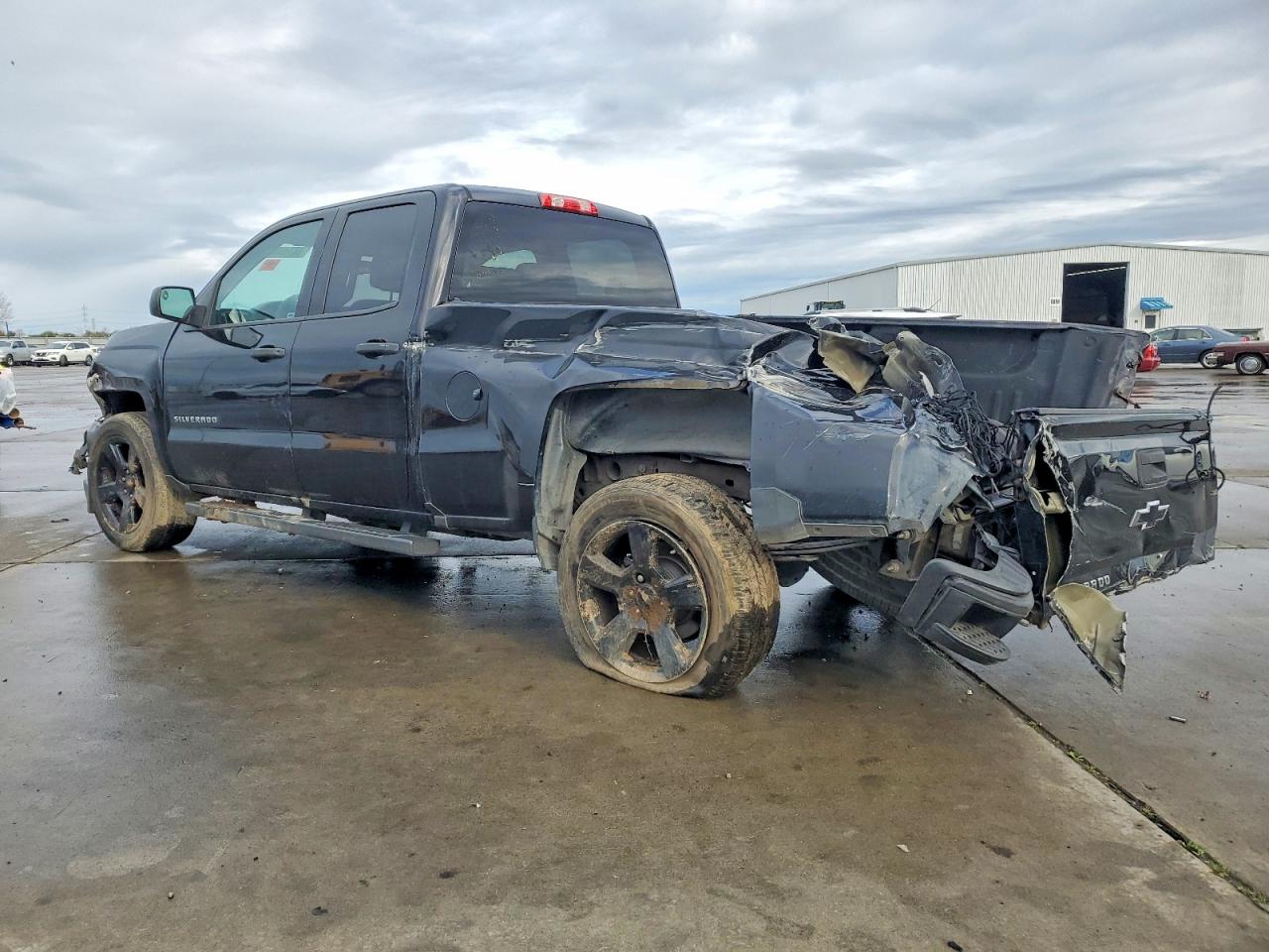2017 CHEVROLET SILVERADO C1500 photo 2