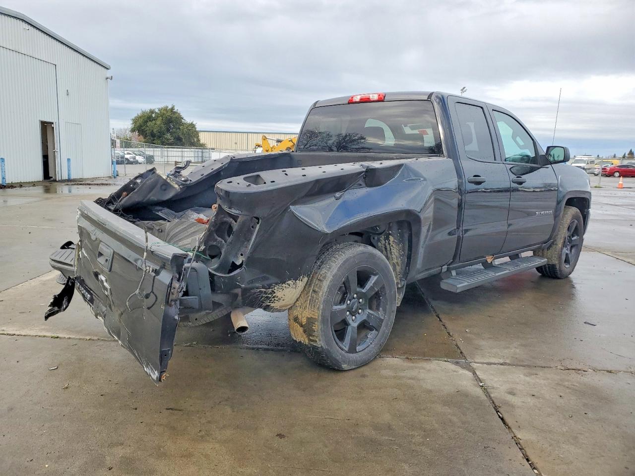 2017 CHEVROLET SILVERADO C1500 photo 3