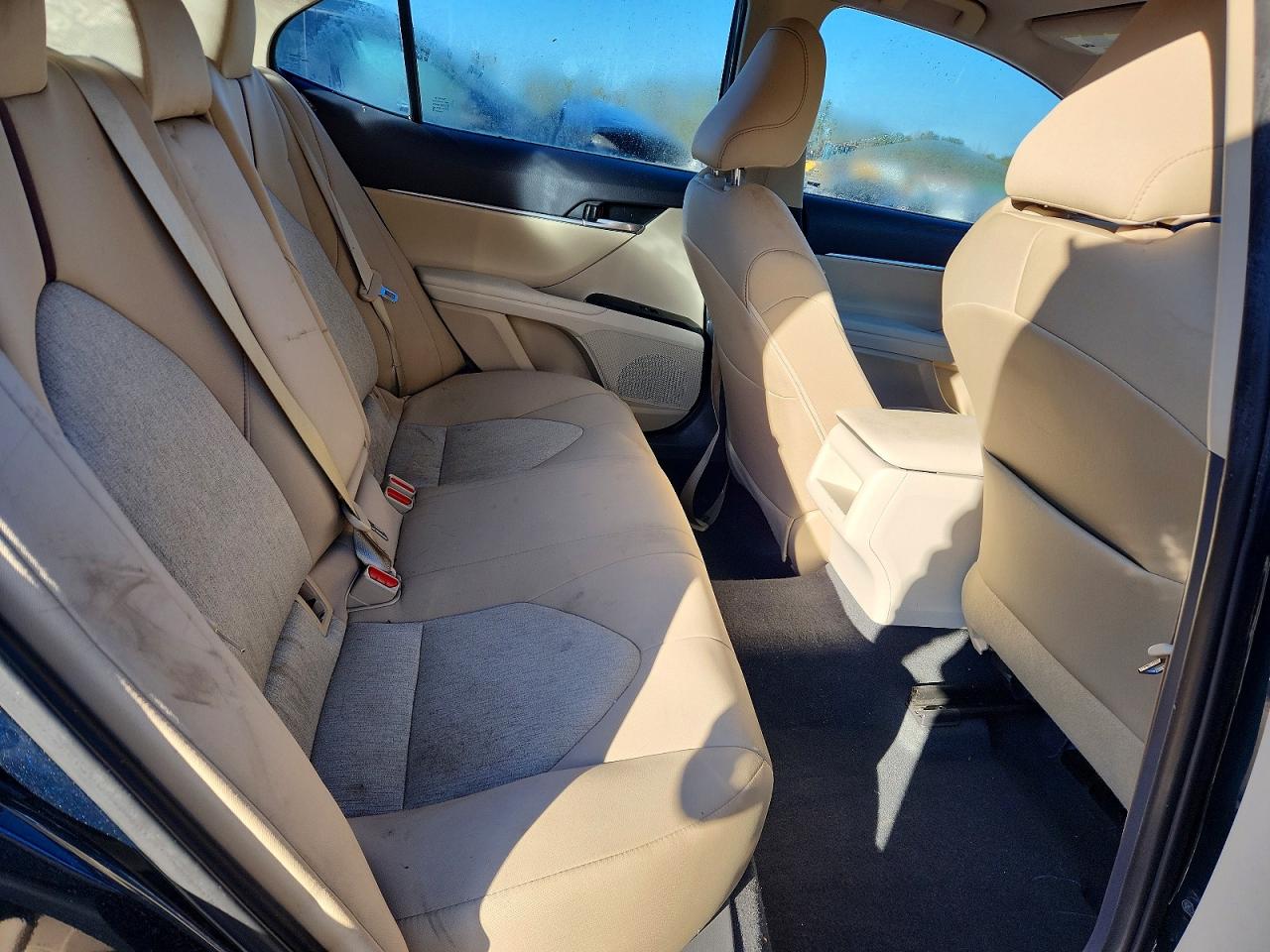 2018 TOYOTA CAMRY L photo 10
