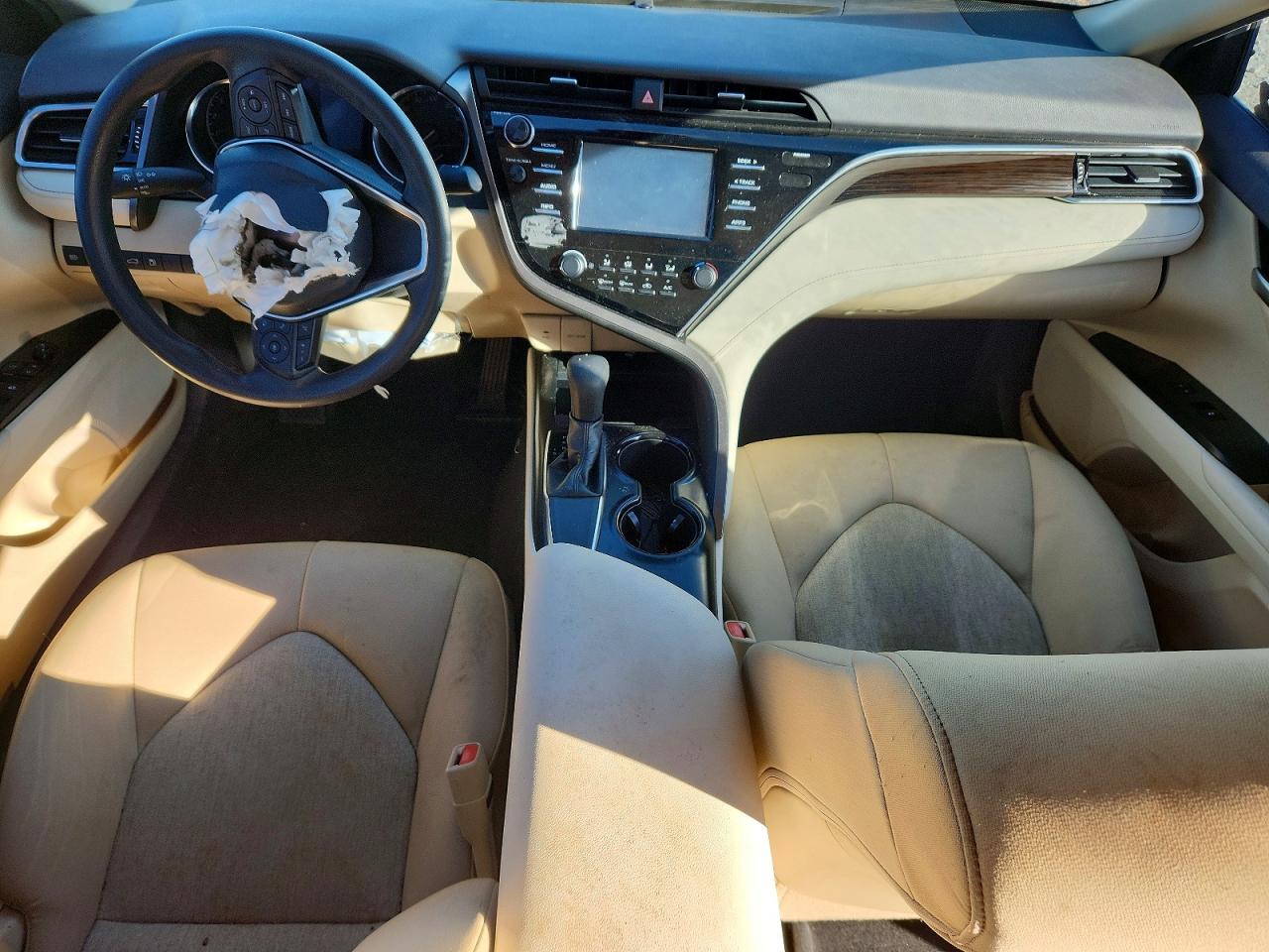 2018 TOYOTA CAMRY L photo 8