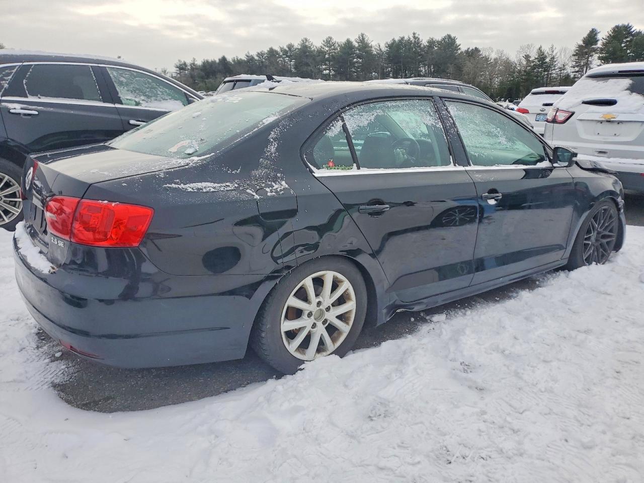 2013 VOLKSWAGEN JETTA SE photo 3