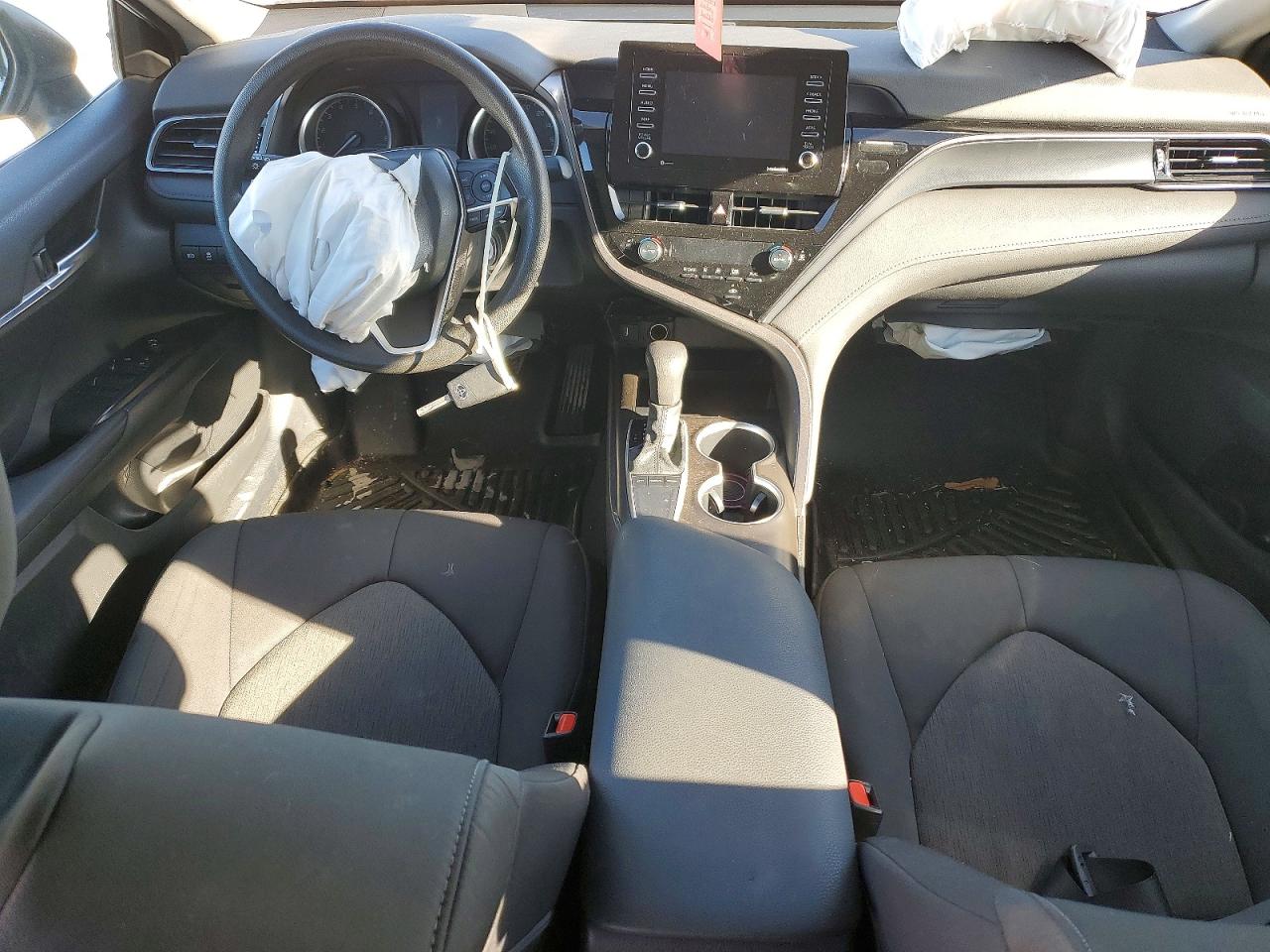 2024 TOYOTA CAMRY LE photo 8