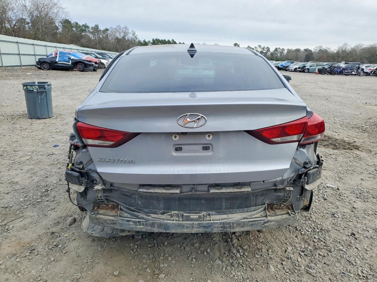 2017 HYUNDAI ELANTRA SE photo 11