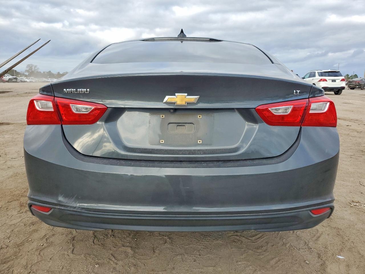 2018 CHEVROLET MALIBU LT photo 6