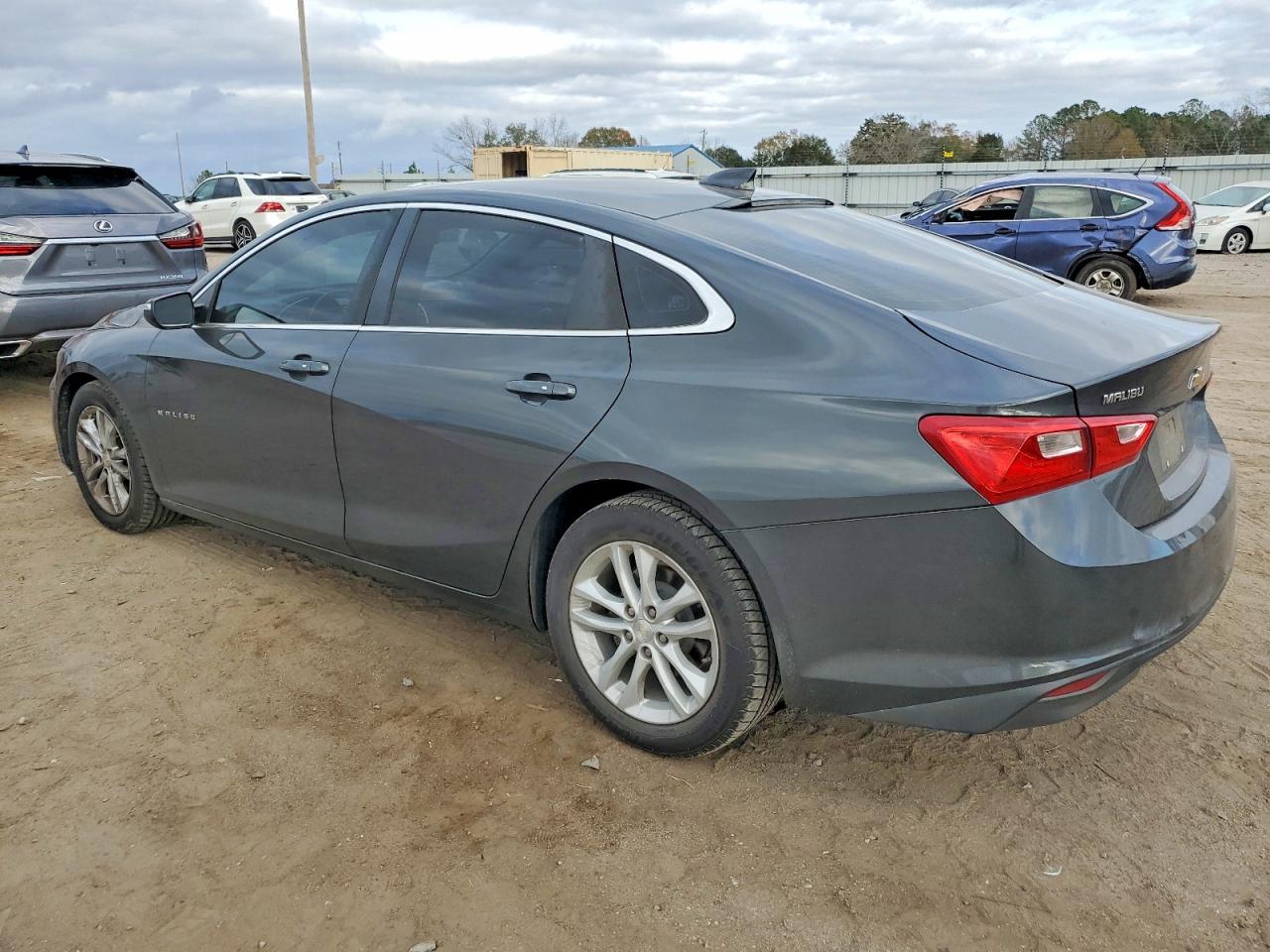 2018 CHEVROLET MALIBU LT photo 2