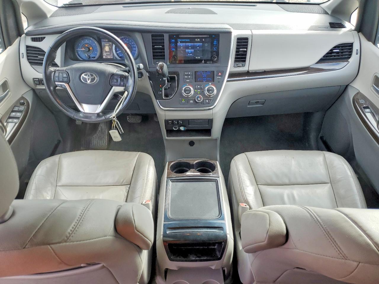 2016 TOYOTA SIENNA XLE photo 8