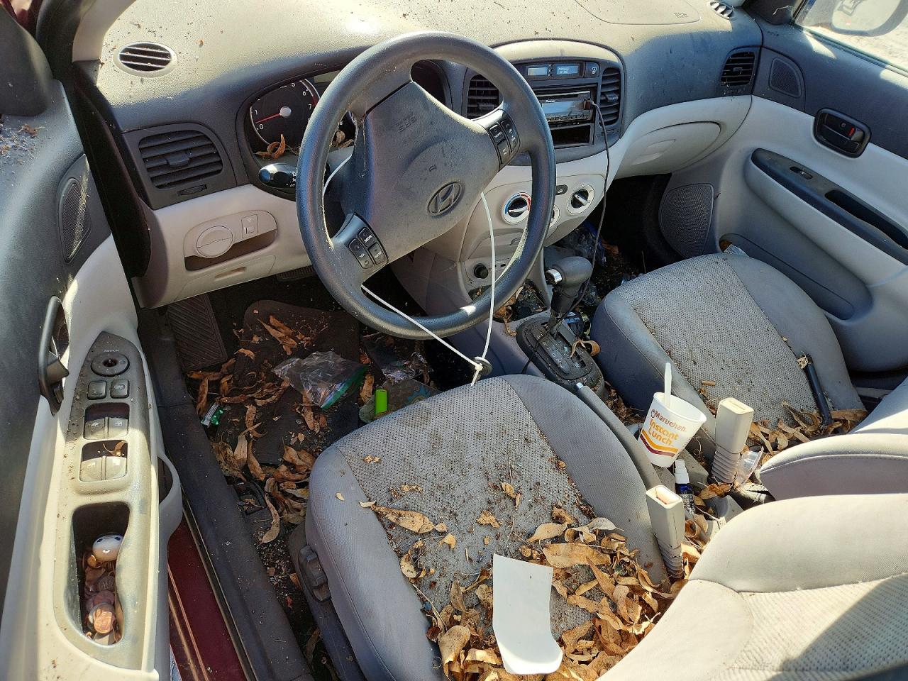 2010 HYUNDAI ACCENT GLS photo 8