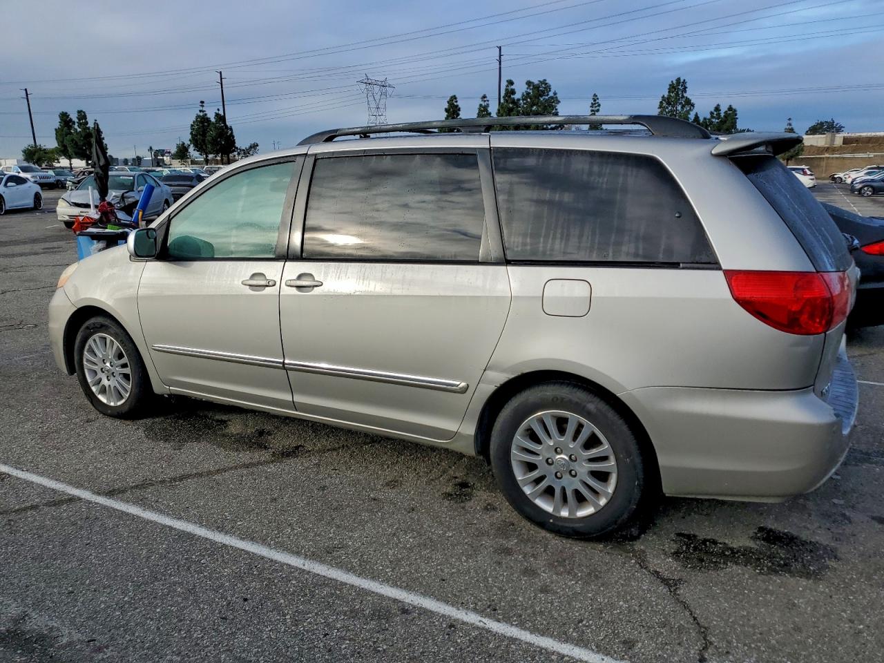 2007 TOYOTA SIENNA XLE photo 2