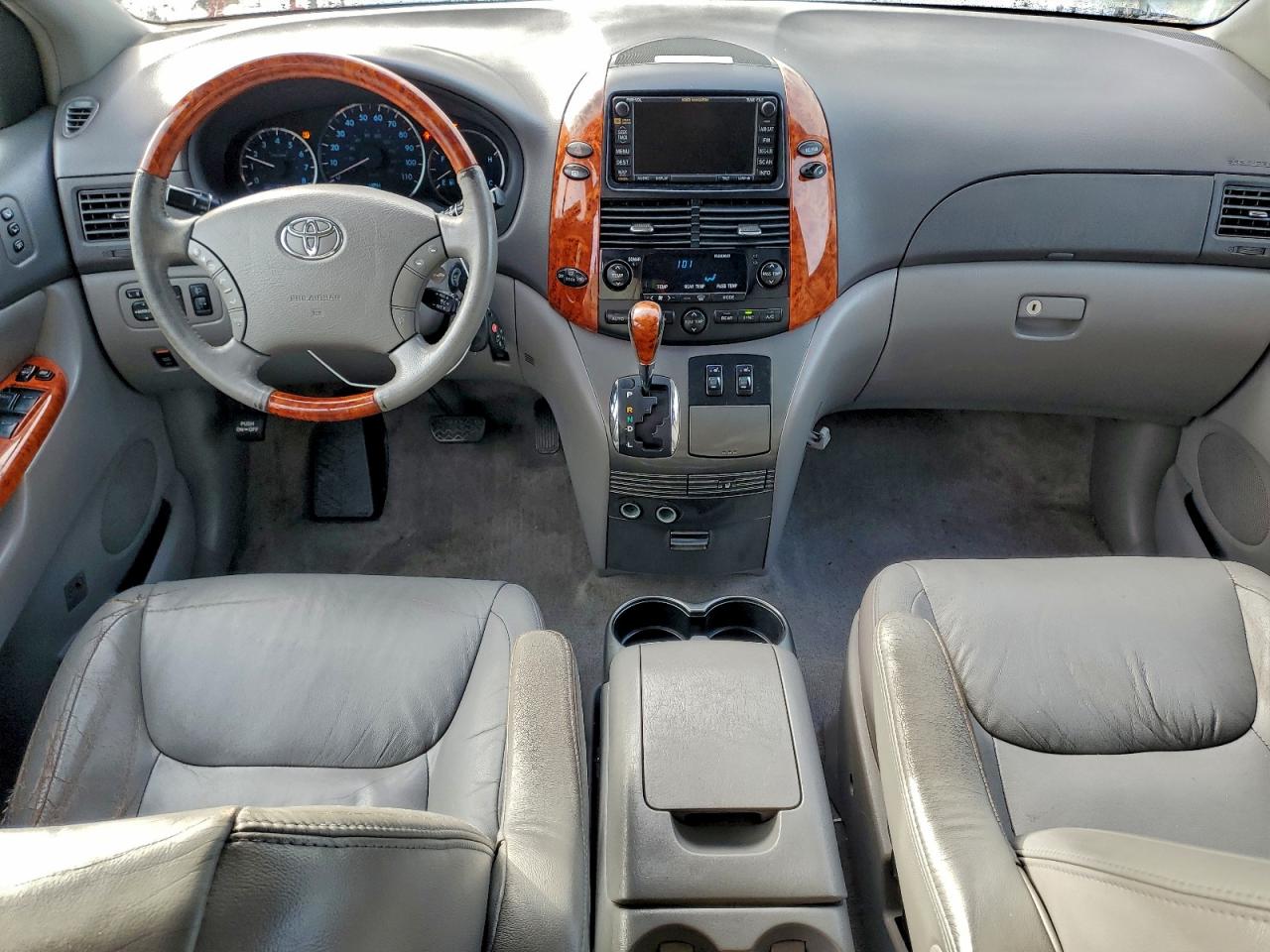 2007 TOYOTA SIENNA XLE photo 8