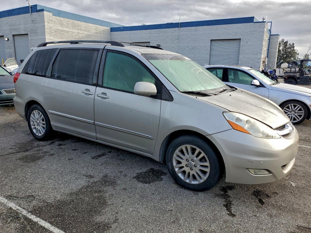 2007 TOYOTA SIENNA XLE photo 4