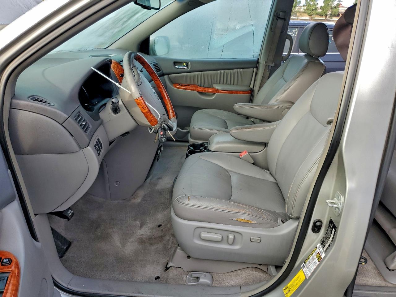 2007 TOYOTA SIENNA XLE photo 7