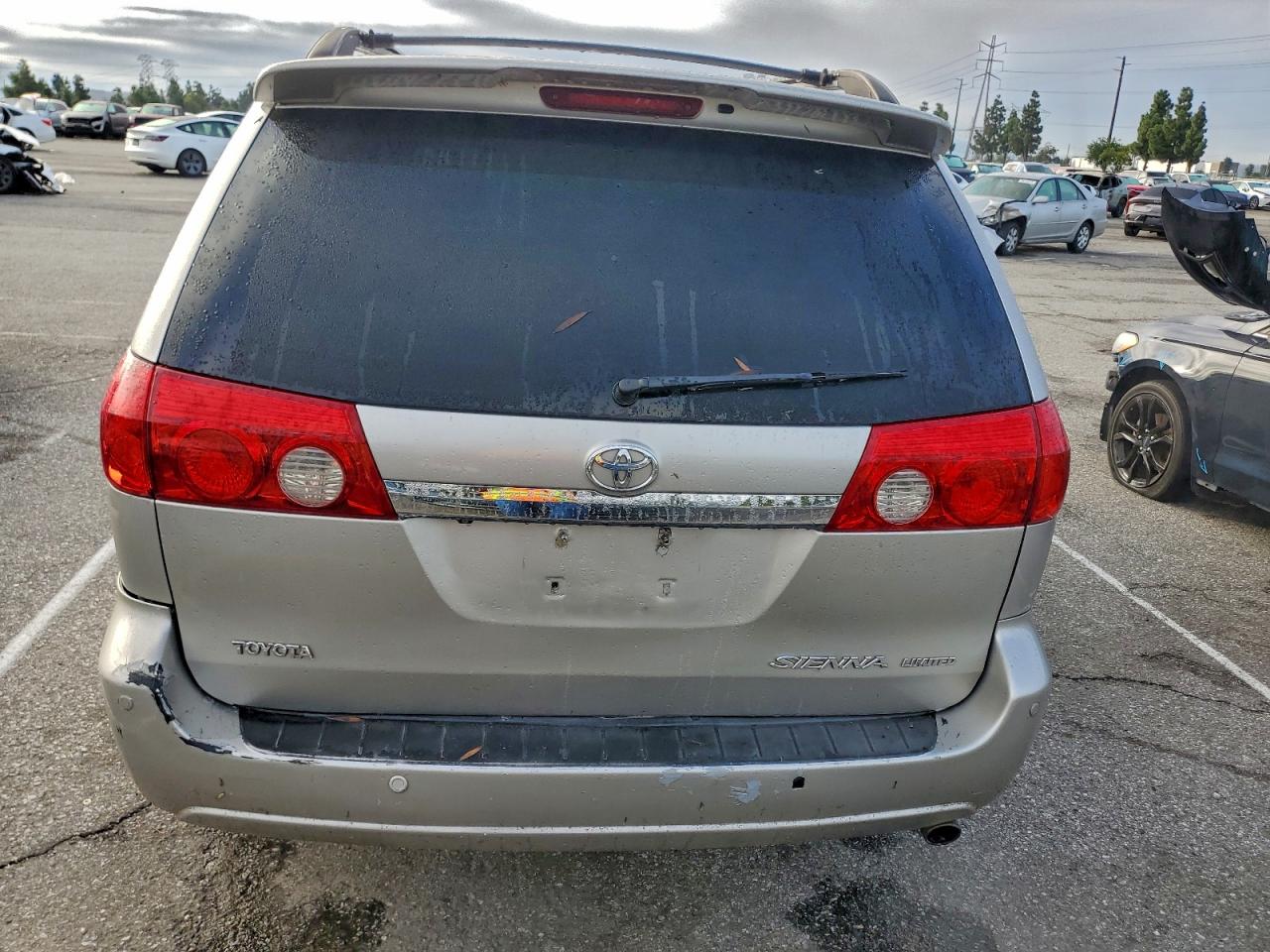 2007 TOYOTA SIENNA XLE photo 6
