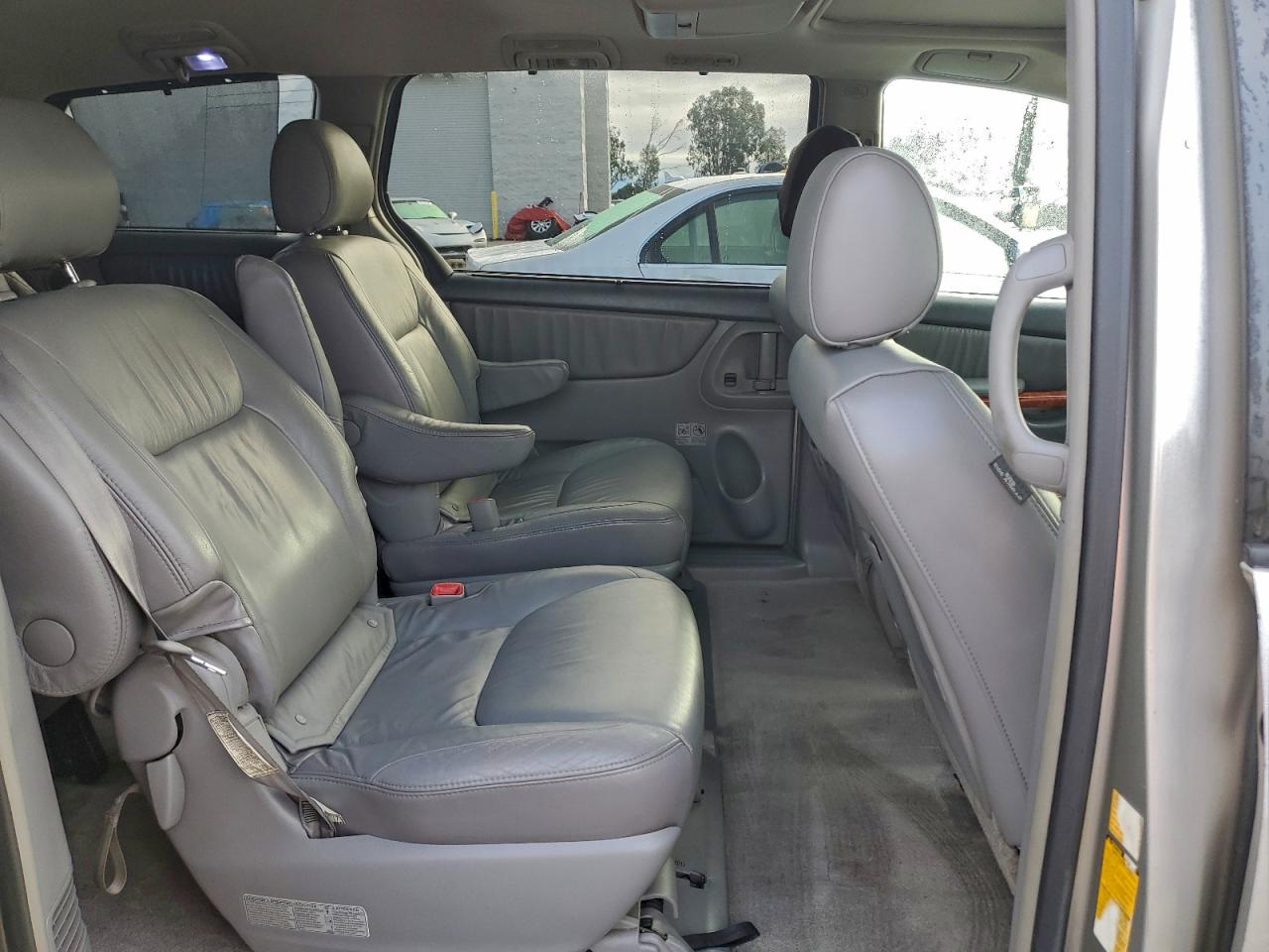 2007 TOYOTA SIENNA XLE photo 11