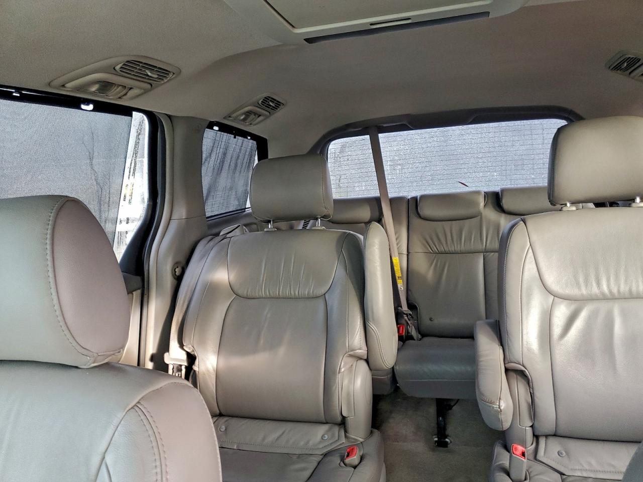 2007 TOYOTA SIENNA XLE photo 10