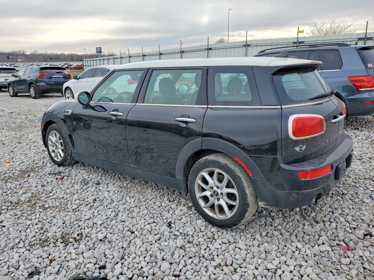 2016 MINI COOPER CLUBMAN photo 2