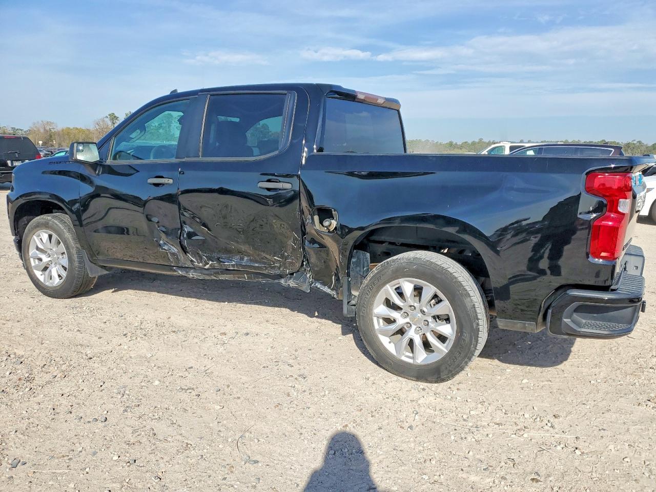 2020 CHEVROLET SILVERADO C1500 CUSTOM photo 2