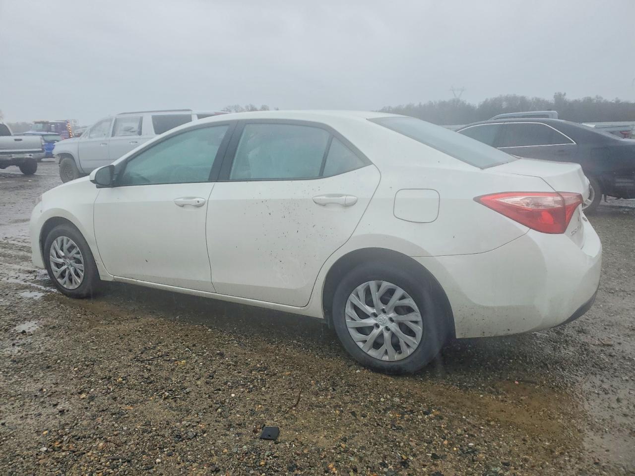 2018 TOYOTA COROLLA L photo 3