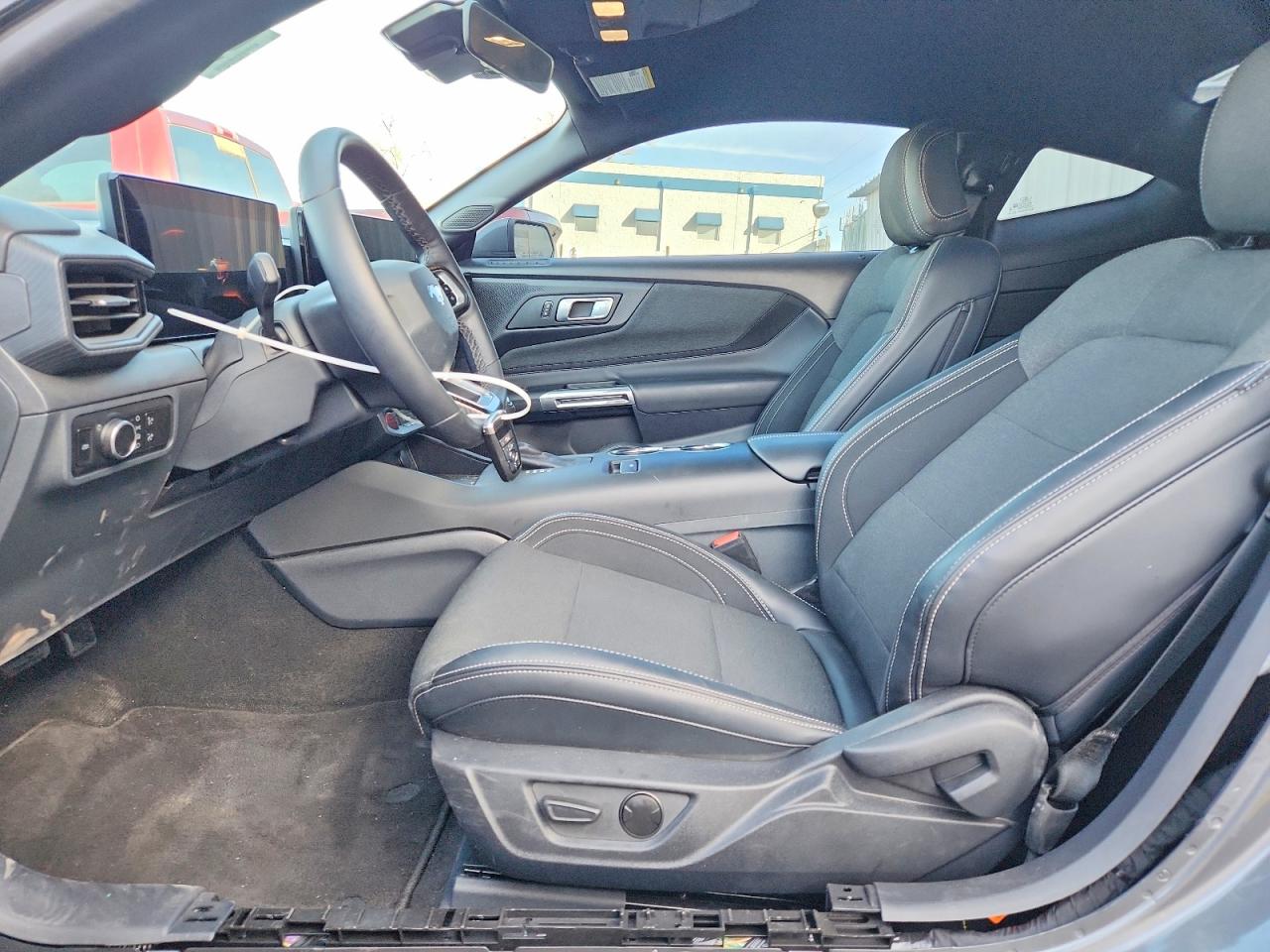 2025 FORD MUSTANG photo 7