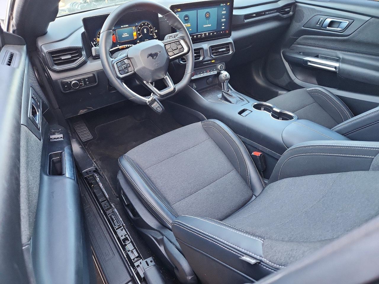 2025 FORD MUSTANG photo 8