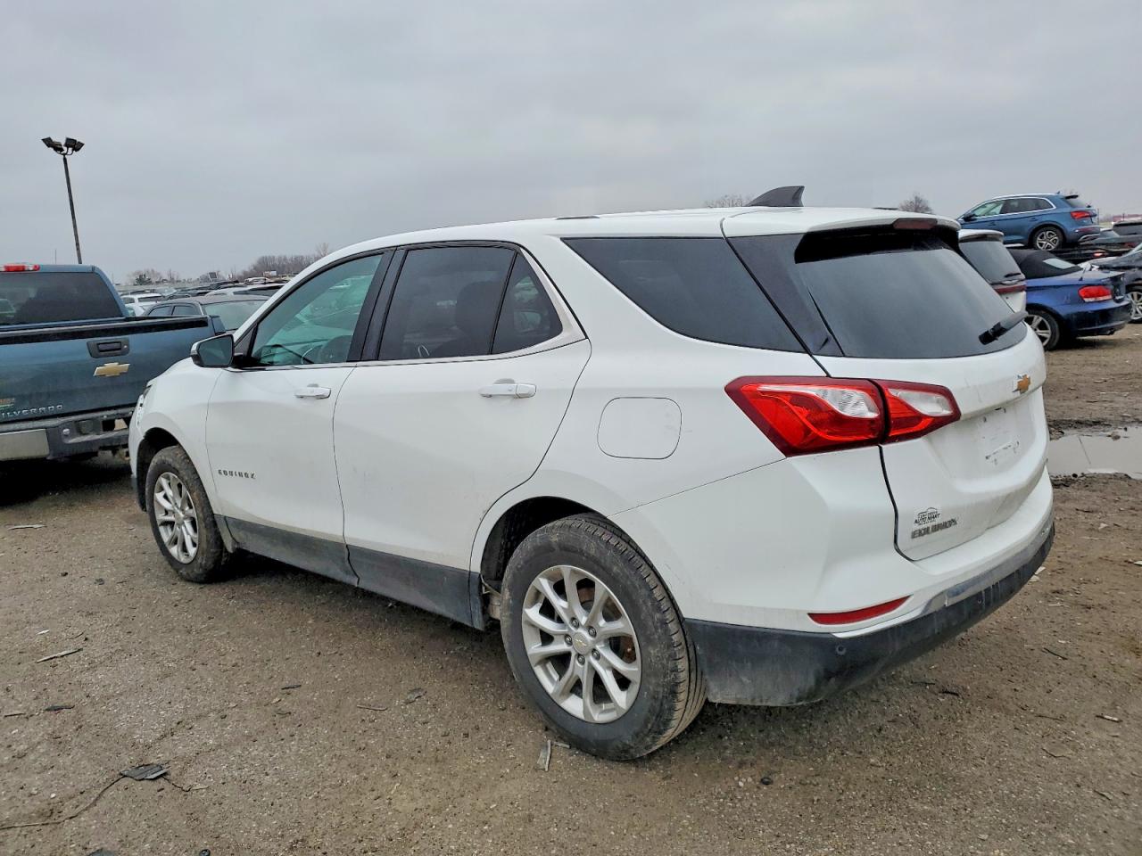 2018 CHEVROLET EQUINOX LT photo 2