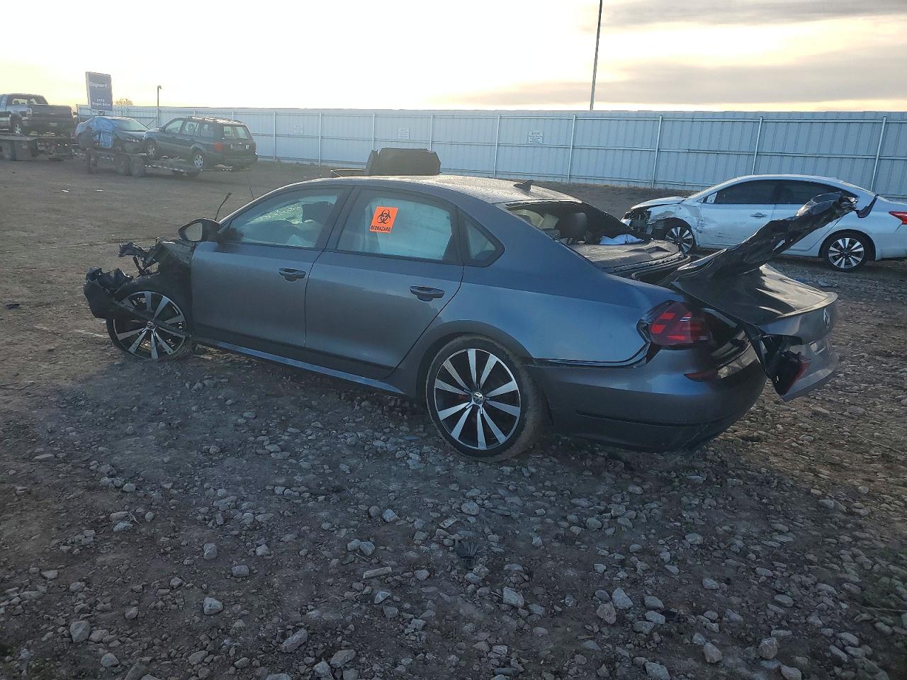 2018 VOLKSWAGEN PASSAT GT photo 2