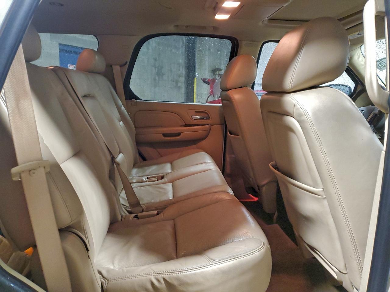 2010 CADILLAC ESCALADE LUXURY photo 11
