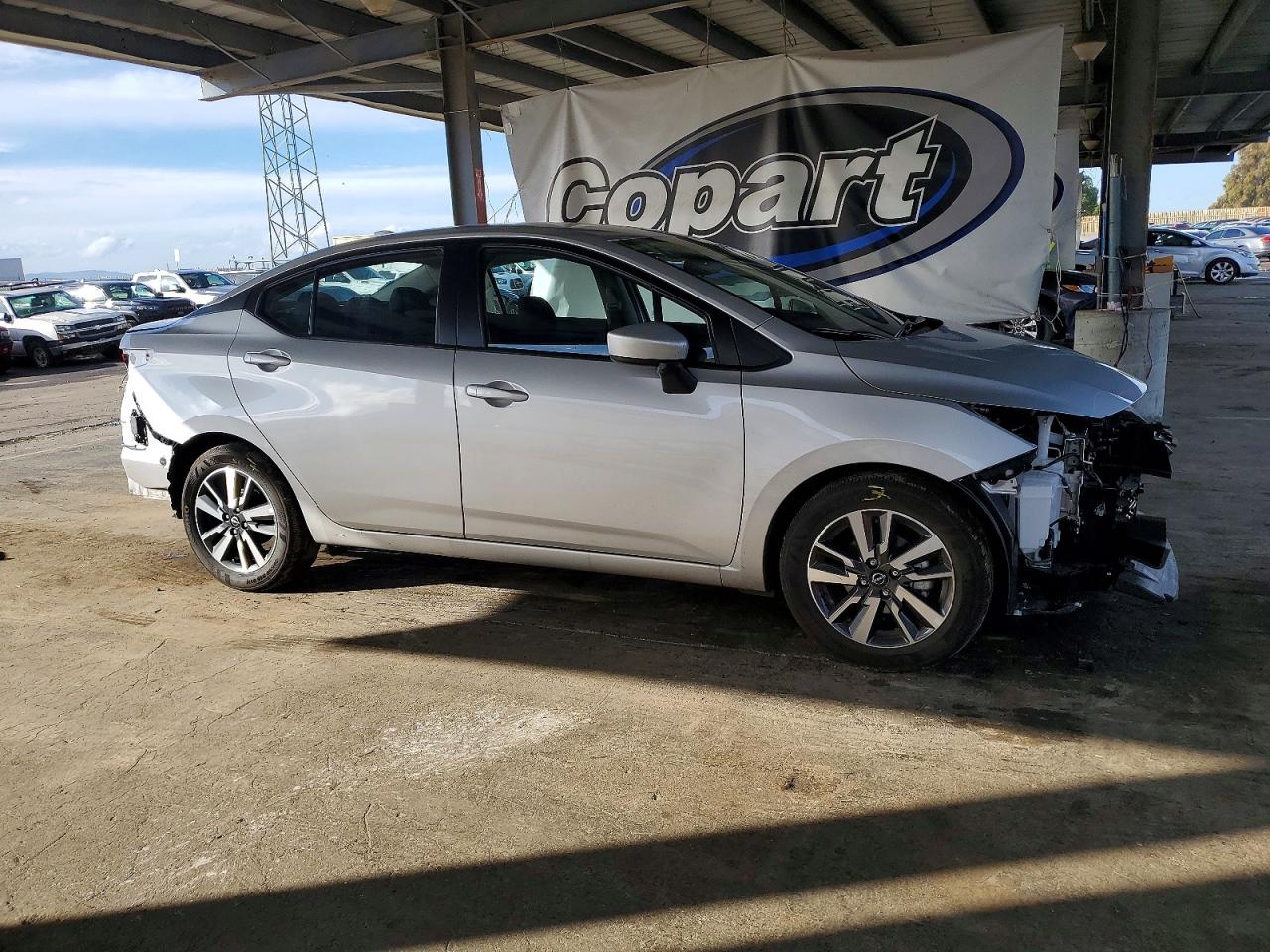 2025 NISSAN VERSA SV photo 4