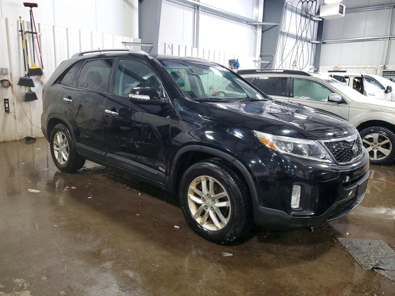 2015 KIA SORENTO LX photo 4