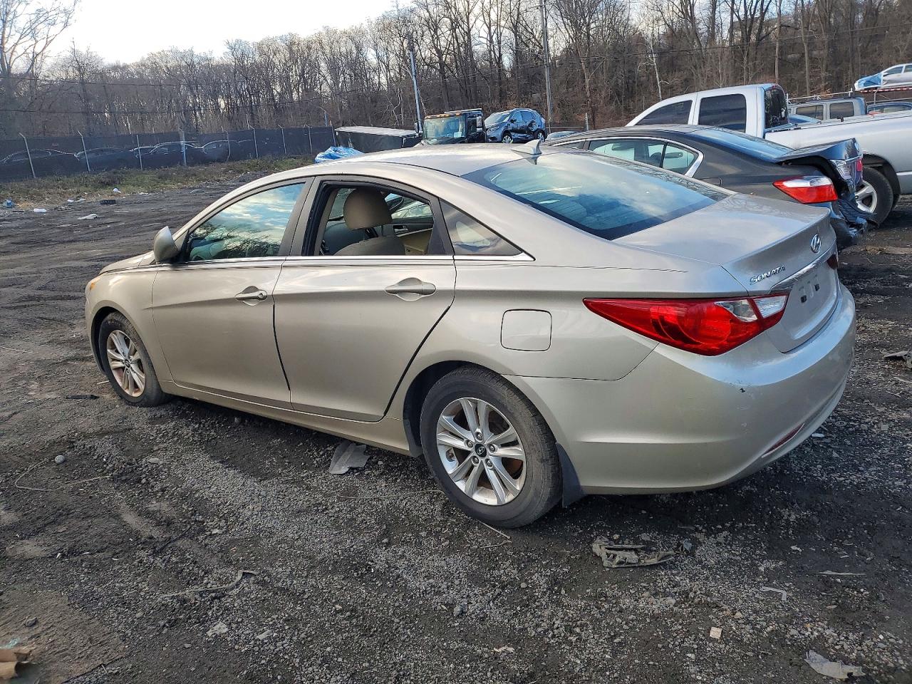 2012 HYUNDAI SONATA GLS photo 2