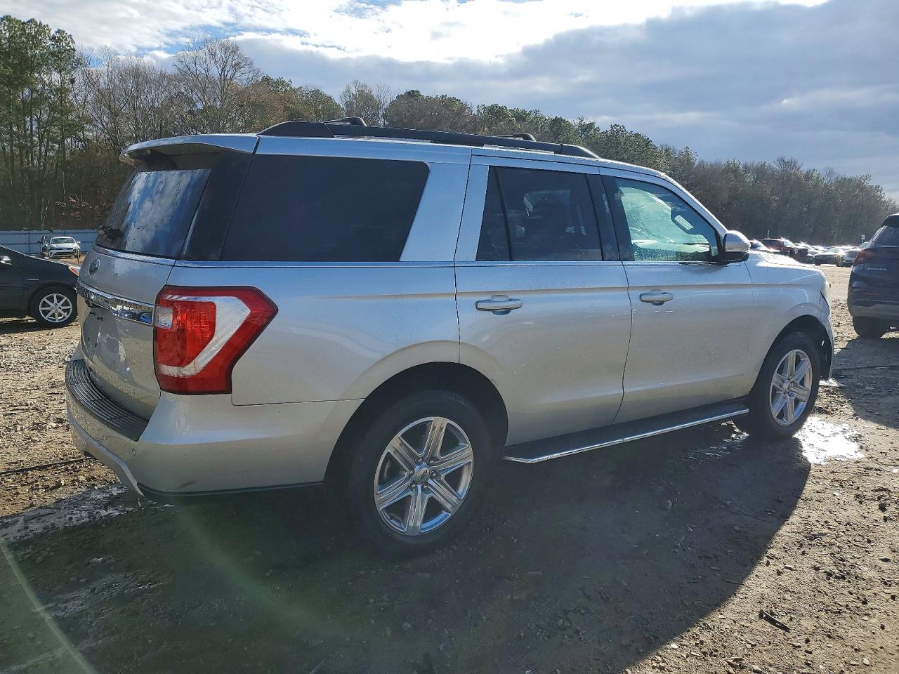 2019 FORD EXPEDITION XLT photo 3