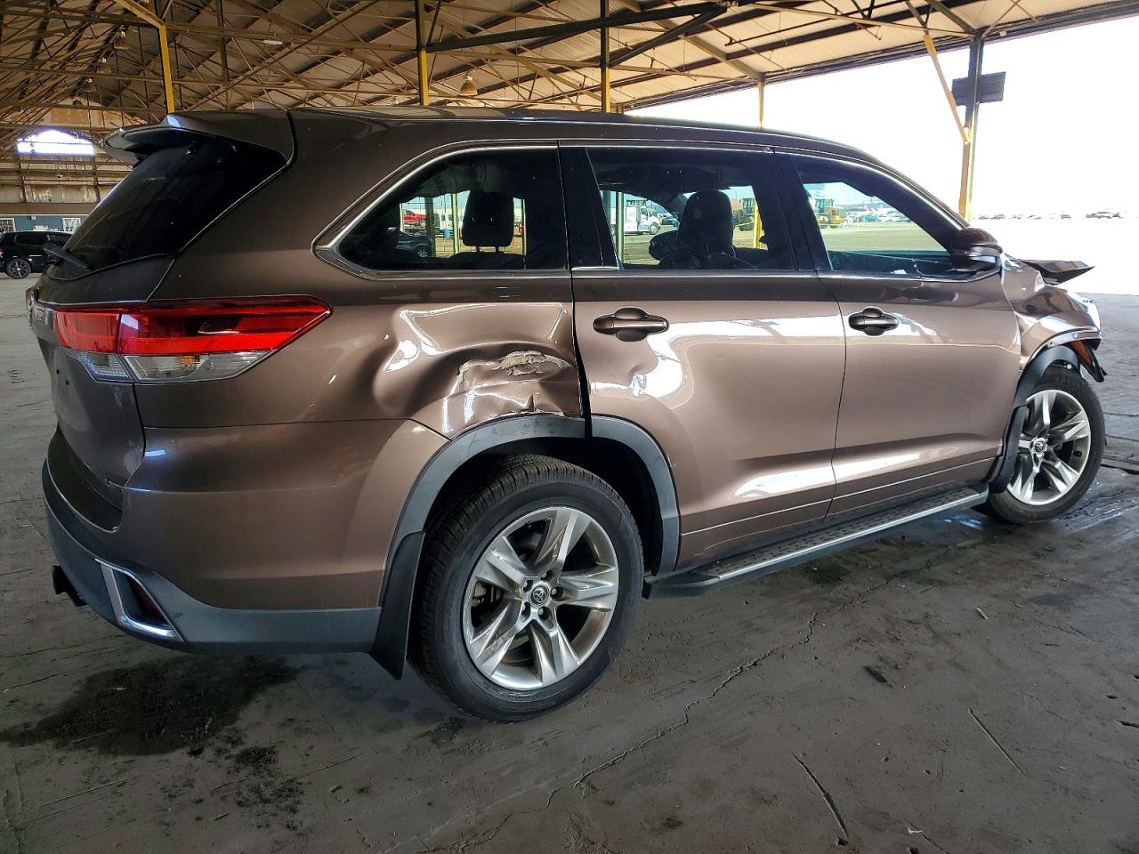 2018 TOYOTA HIGHLANDER LIMITED photo 3