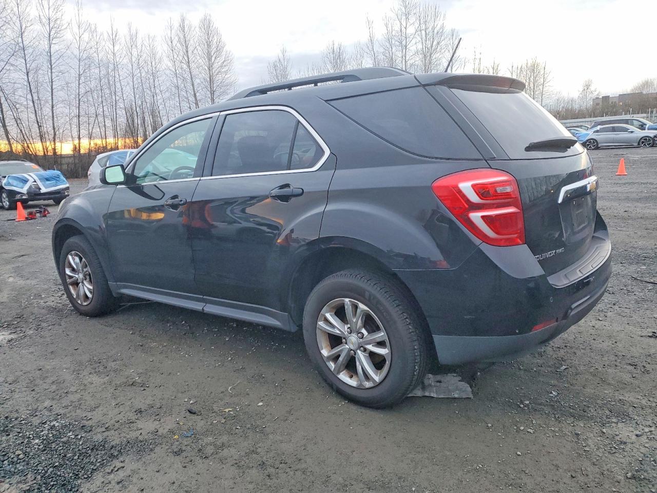 2017 CHEVROLET EQUINOX LT photo 2