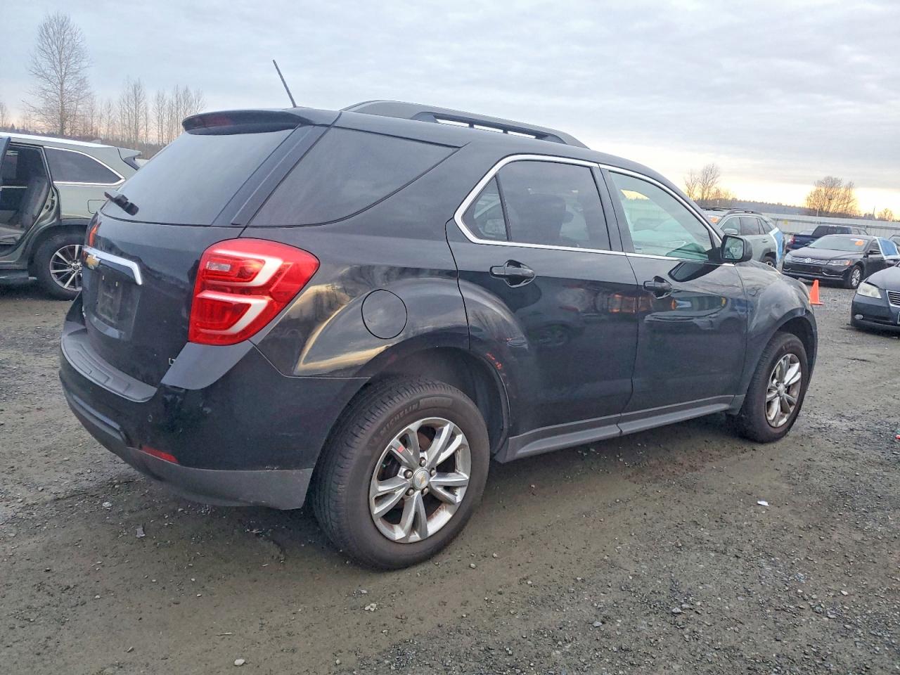 2017 CHEVROLET EQUINOX LT photo 3