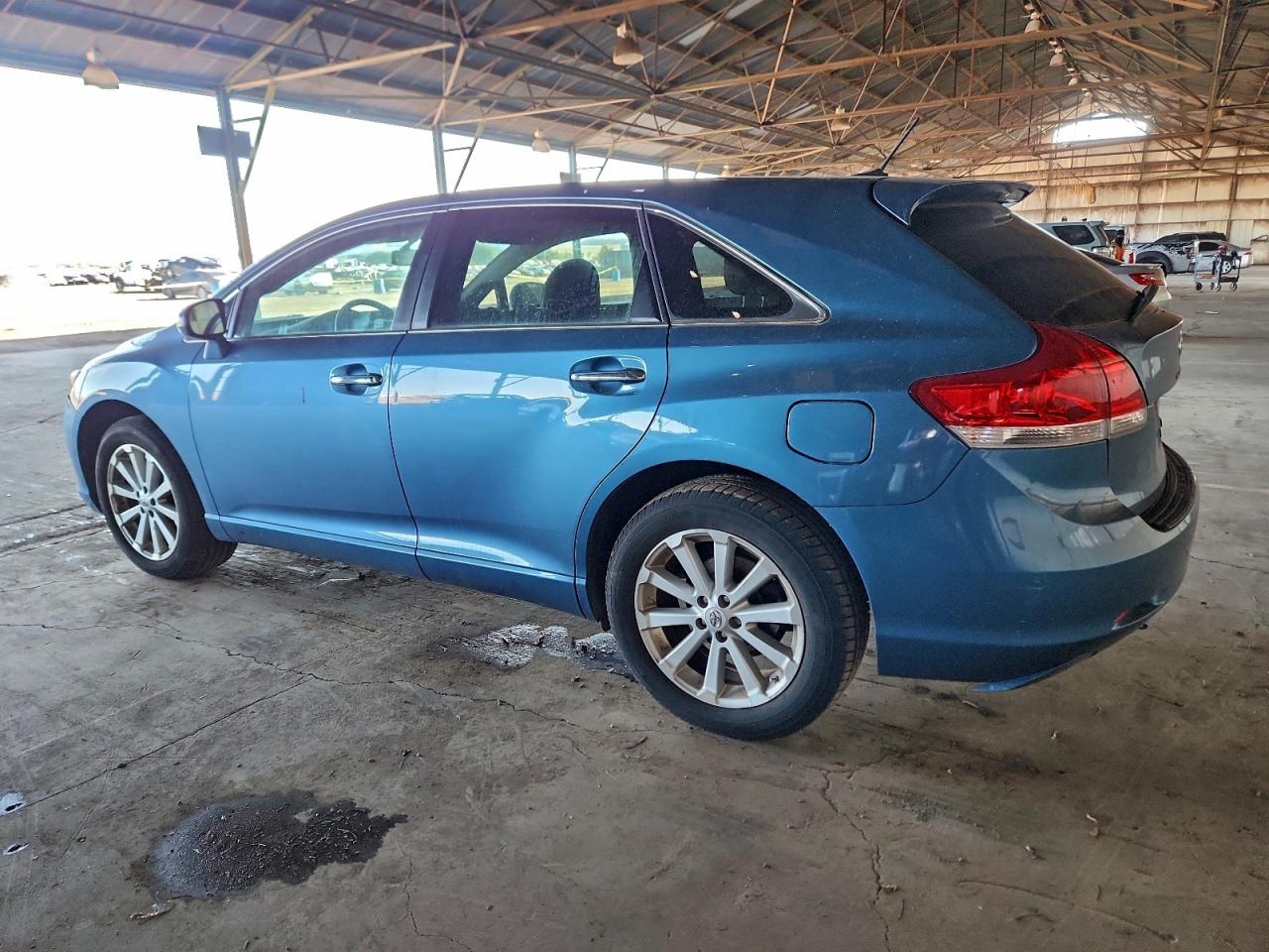 2009 TOYOTA VENZA photo 2