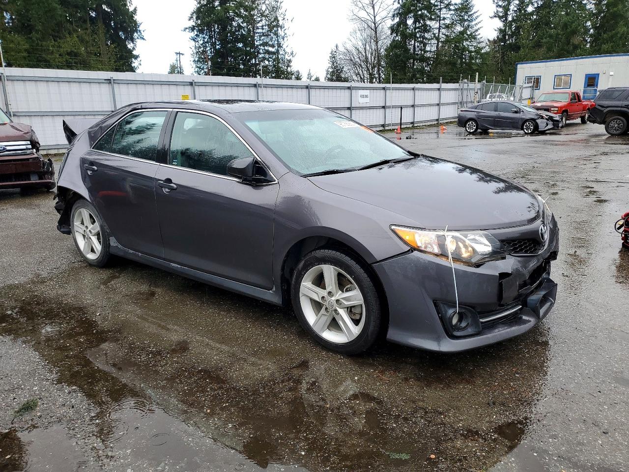 2014 TOYOTA CAMRY L photo 4